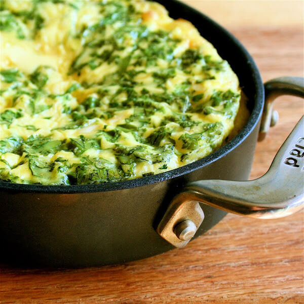 I love this recipe for corn pudding, which I made last summer after hearing my mother rave about it. It takes only minutes to prepare and is a perfect late-summer, early-fall dish. // www.simonrockett.com 我喜欢这个玉米布丁的食谱,是我去年夏天听我妈妈赞不绝口后做的。只需几分钟就能做好,是夏末秋初的完美菜肴。/ / www.simonrockett.com