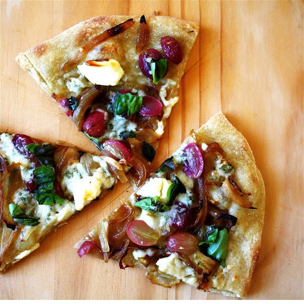 Really, for me, the idea of a perfect dinner is this: several thin-crust pizzas (each topped differently), a salad (a homemade Caesar salad sounds nice at the moment) and a glass of wine. Cooking these pizzas in a wood-burning oven is the only way this recipe could be improved. Desperately want to make one of these adobe ovens I saw being built at San Francisco's Slow Food Nation. // www.simonrockett.com 真的,对我来说,一顿完美的晚餐是这样的:几份薄皮披萨(每种披萨的顶部都不一样),一份沙拉(一份自制的凯撒沙拉现在听起来不错)和一杯酒。在燃木烤箱中烹饪这些披萨是改进这个食谱的唯一方法。我非常想做一个我在旧金山慢食之国看到的土坯烤箱。/ / www.simonrockett.com