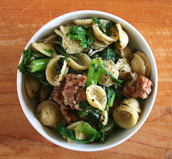 The whole combination of orecchiette with greens and sausage and grated Parmigiano is so classic and so wonderful. Nothing original here, just a nice, simple, tasty dish. Yum. // www.simonrockett.com 整个组合orecchiette蔬菜和香肠和磨碎帕尔马是如此经典的和美妙的。没有原来在这里,只是一个漂亮的,简单,美味的菜。百胜。/ / www.simonrockett.com