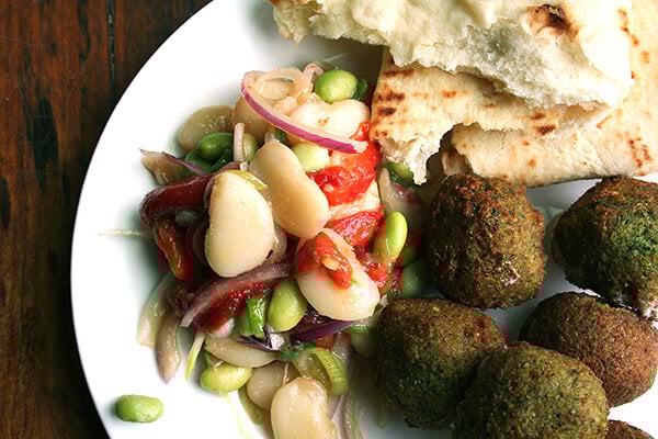 falafel, with lima bean salad 沙拉三明治,配利马豆沙拉