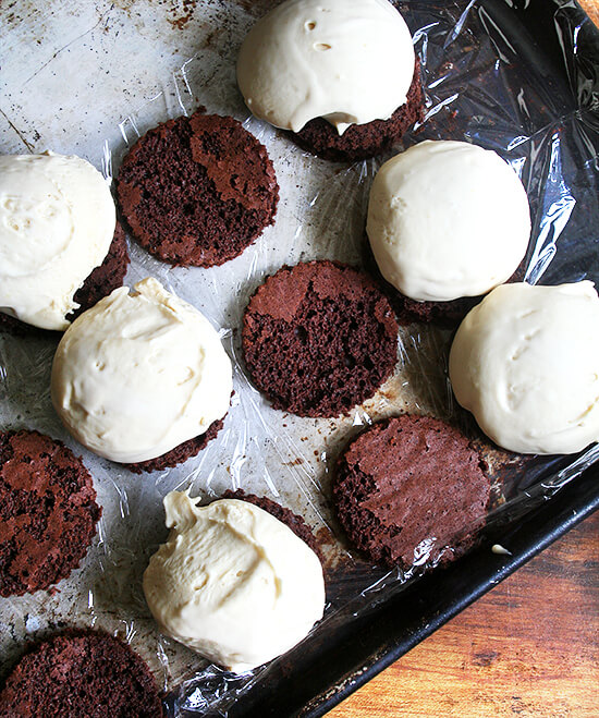 sandwiches, ready to be topped 三明治,可以突破