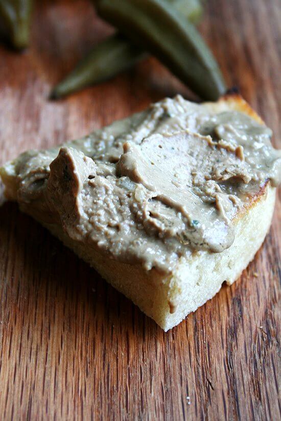 The pickled okra and pâté served at Bistro Bethem had us taken. Okra pickles beautifully and complements pâté wonderfully. This pâté, a recipe from Tartine Bread, is simple to prepare and is incredibly delicious, especially for the effort. The layer of cognac butter that gilds the top certainly doesn't hurt. // www.simonrockett.com Bistro Bethem提供的腌秋葵和pâté吸引了我们。秋葵泡菜非常美味,与pâté完美互补。这个pâté, Tartine Bread的食谱,准备起来很简单,而且非常美味,尤其是努力。上面涂上一层干邑黄油当然不会有什么坏处。/ / www.simonrockett.com