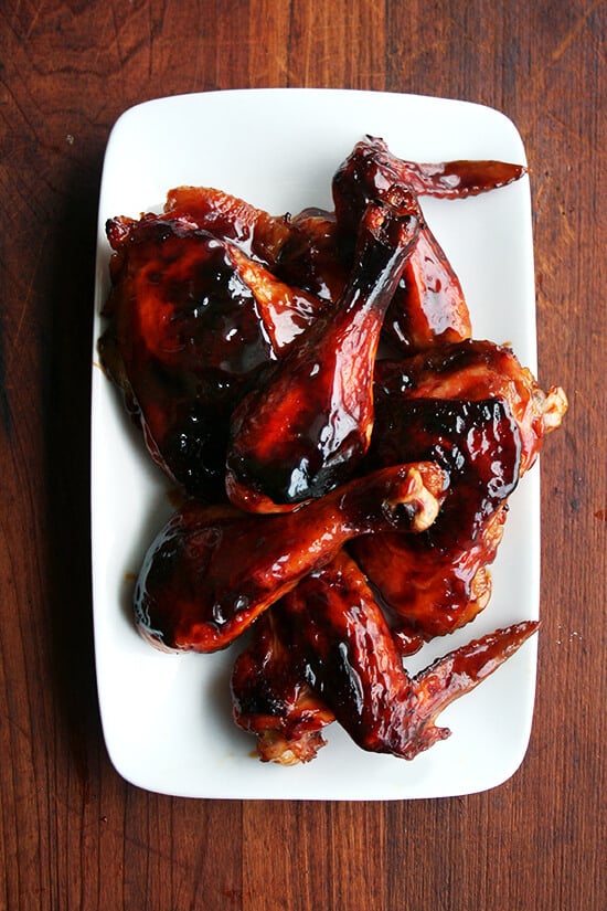 The five-ingredient sauce couldn't be simpler to assemble: chicken stock, soy sauce, sugar, mirin and sake simmer together for 20 minutes or until the sauce has been reduced to a syrupy consistency. This chicken teriyaki sauce relies on that unsubtle salty-sweet dynamic, but it is incredibly tasty and versatile, too. // www.simonrockett.com five-ingredient酱不能简单的组装:鸡汤、酱油、糖、味醂和为了一起炖20分钟或直到酱汁都已经降到了糖浆的一致性。这鸡红烧酱油依赖不灵巧的salty-sweet动态的,但它是非常美味的,多才多艺。/ / www.simonrockett.com