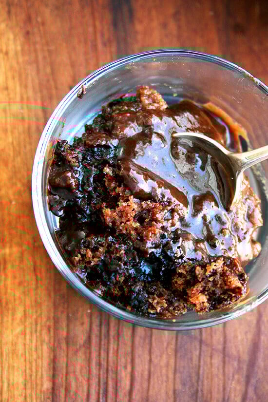 Chocolate Eclipse is a pudding cake that feeds a crowd. In the oven, the pudding layer sinks to the bottom and the cake rises to the top, emerging with a surface dimpled with deep fudgy craters. When inverted into serving bowls, the built-in fudge sauce becomes the topping, and while a scoop of vanilla ice cream would make for an ultimate experience, this pudding cake is utterly delicious on its own. // www.simonrockett.com 巧克力月食是一种布丁蛋糕,可以满足很多人的需求。在烤箱里,布丁层下沉到底部,蛋糕上升到顶部,表面出现了一个酒窝,上面有很深的奶嘴。当把布丁蛋糕倒进碗里时,内置的软糖酱就成了浇头,虽然一勺香草冰淇淋会是终极体验,但这款布丁蛋糕本身就非常美味。/ / www.simonrockett.com