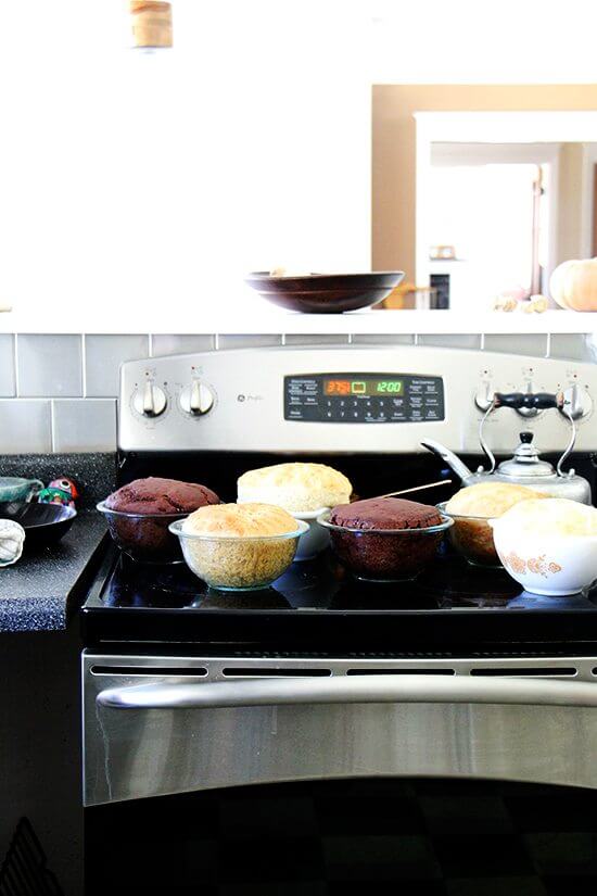 面包从烤箱里取出来