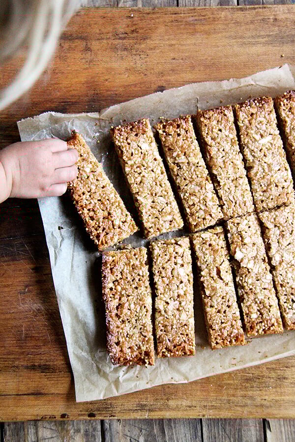 In these granola bars, I use oats, coconut, almonds and millet for the dry ingredients, the same makeup as the granola. For the glue, I use coconut oil or butter, maple syrup, brown rice syrup and almond butter. They hold their shape at room temperature and have thus become a lunch box staple. // www.simonrockett.com In these granola bars, I use oats, coconut, almonds and millet for the dry ingredients, the same makeup as the granola. For the glue, I use coconut oil or butter, maple syrup, brown rice syrup and almond butter. They hold their shape at room temperature and have thus become a lunch box staple. // www.simonrockett.com