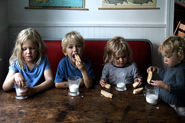 吃曼德尔面包的人