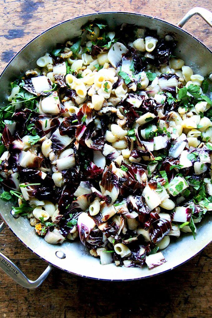 In less than 10 minutes, this radicchio pasta enters the pan, the silky sauce enveloping it along with the walnuts, parsley, and orange zest. Lots of fresh cracked pepper and shavings of Pecorino at the table completed the dish. // www.simonrockett.com 不到十分钟,菊苣意面就入锅了,丝滑的酱汁和核桃、欧芹和橙皮一起包裹了它。桌上放了许多新鲜的碎辣椒和佩科里诺干酪屑,这道菜就完成了。/ / www.simonrockett.com