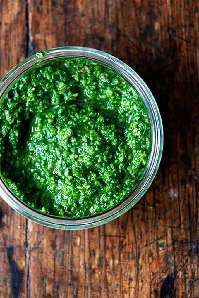 Skhug,也被称为绿色哈里萨