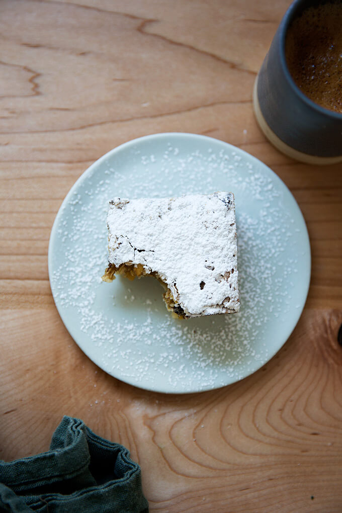 咬的燕麦棒+ esspresso