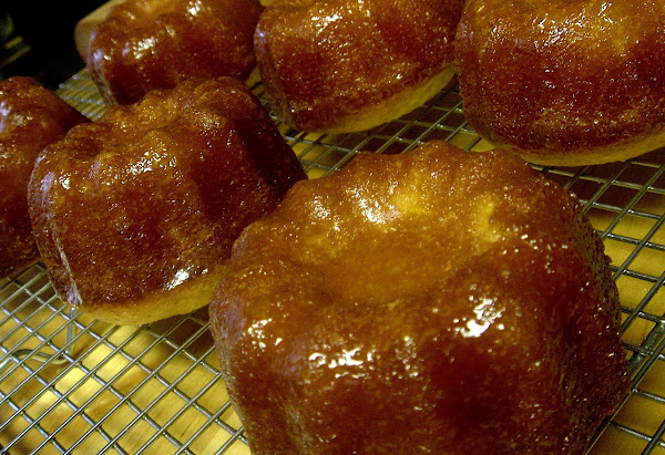 While I cannot promise that partaking in the Vasilopita Observance will bring health and happiness to all who participate, as hoped by St. Basil the Great, I can attest that the ritual of making New Year's resolutions is more fun while eating a rum-soaked coin-filled cake. // www.simonrockett.com 虽然我不能保证参与Vasilopita仪式会给所有参与的人带来健康和快乐,圣罗勒伟大的希望,我可以作证,仪式的新年决心是更有趣而吃rum-soaked coin-filled蛋糕。/ / www.simonrockett.com