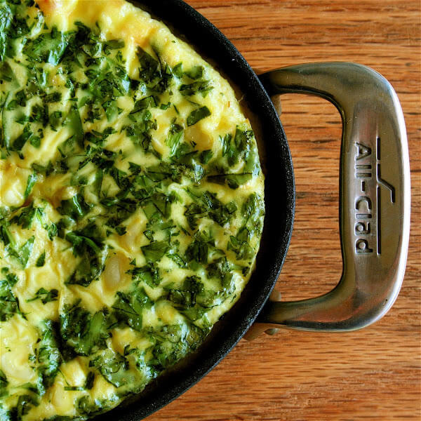 I love this recipe for corn pudding, which I made last summer after hearing my mother rave about it. It takes only minutes to prepare and is a perfect late-summer, early-fall dish. // www.simonrockett.com 我爱这个食谱对玉米的布丁,我去年夏天在听到我妈妈热情地谈论它。只需要几分钟准备,是一个完美的晚夏,初秋的菜。/ / www.simonrockett.com