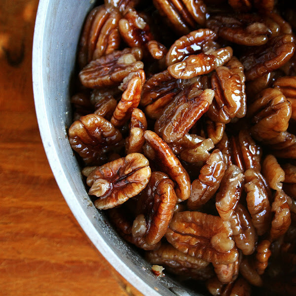 While not the simplest recipe to whip up — this recipe calls for blanching first, then deep-frying — these candied pecans are the crunchiest and most delicious I've ever tasted. // www.simonrockett.com 虽然不是最简单的方法了,这道菜需要漂白,然后炸——这些蜜饯山核桃是脆脆的,我吃过的最美味的。/ / www.simonrockett.com