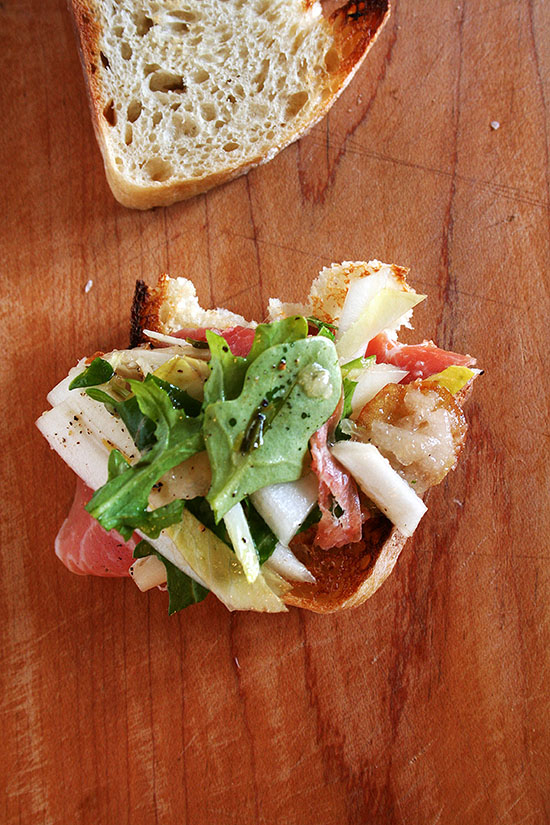 In this endive salad, a combination of salty ham, bitter endive, and topped with Manchego cheese, the pears add a perfect amount of sweetness. A tarragon-shallot vinaigrette, I find makes the perfect dressing for this simple salad. // www.simonrockett.com 在这个菊苣沙拉、火腿、咸的结合苦菊苣,顶部有格乳酪芝士梨添加一个完美的甜蜜。tarragon-shallot醋,我发现完美的为这个简单的沙拉酱。/ / www.simonrockett.com