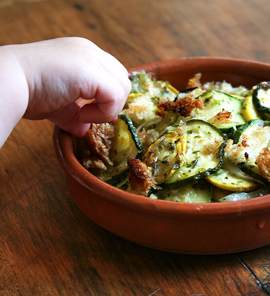 Sneaking a Bite 偷偷咬