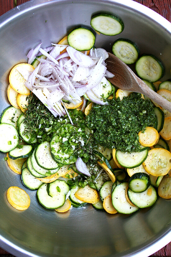 Ingredients In Bowl 配料在碗里