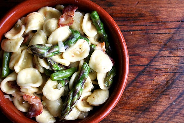 orecchiette carbonara with asparagus 与芦笋orecchiette第一大