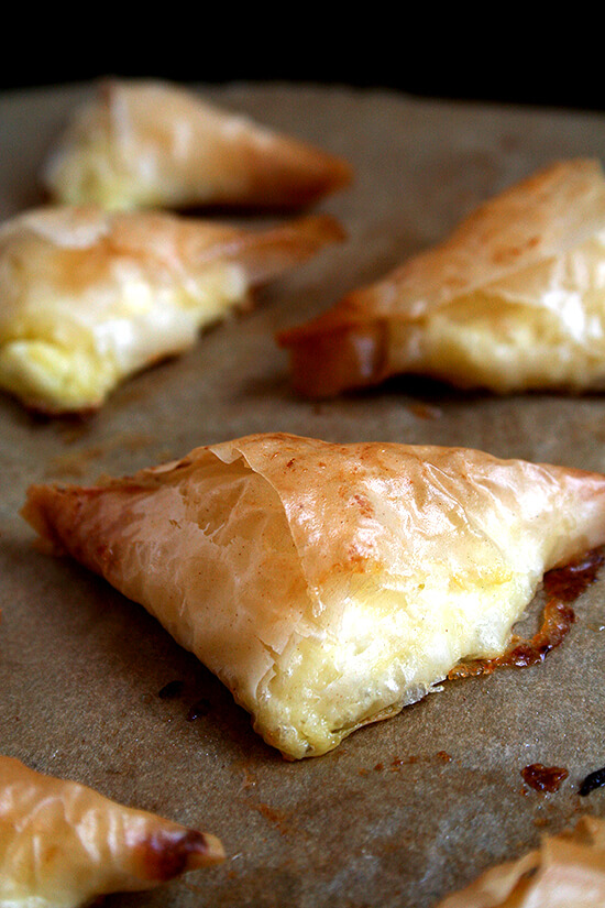 Tiropitas, cheese-and-egg filled fillo triangles, are always a party favorite. What's more, they're not complicated and can be made ahead and stashed in the freezer — perfect to have on hand for entertaining (including Easter Sunday!). // www.simonrockett.com 的平底锅刚刚烤tiropitas。