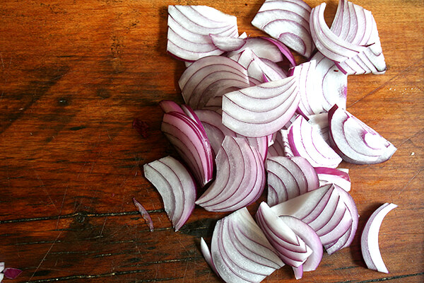 sliced onions 切洋葱
