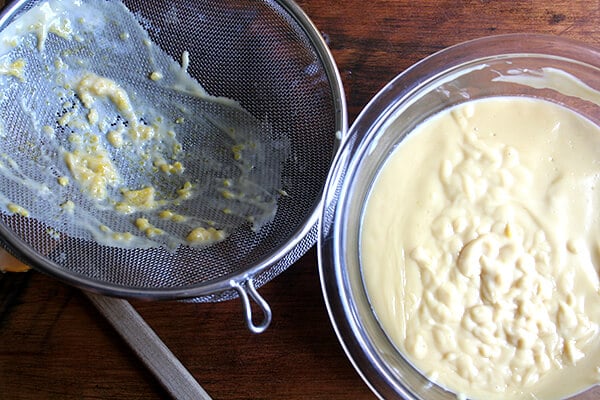 straining the custard 紧张的奶油