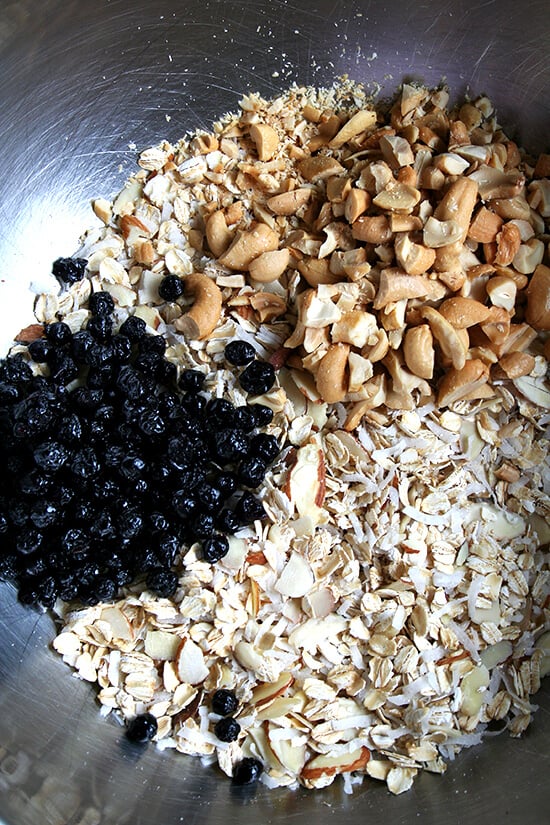 granola bar mix with blueberries and cashews 格兰诺拉燕麦卷与蓝莓和腰果混合