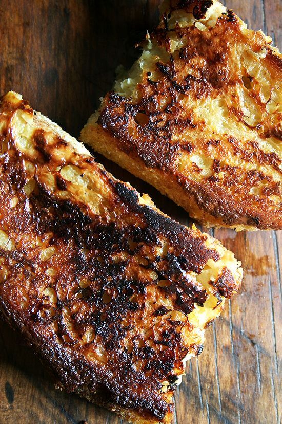 While I love this baked French toast above all for its texture — caramelized on the outside, not soggy on the inside — what distinguishes it from any other French toast I've had, baked or otherwise, is the presence of lemon zest, a most-unexpected and delicious flavor in a traditionally cinnamon-spiked dish. // www.simonrockett.com 虽然我爱这个烤法式吐司上面所有的纹理——焦糖,不潮湿的内部——区分从其他法式吐司我有,烤或否则,柠檬皮的存在,是一个最意想不到和美味的风味传统cinnamon-spiked菜。/ / www.simonrockett.com