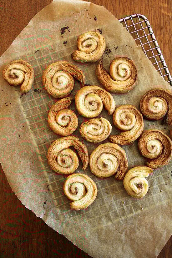 cinnamon snails, made with leftover dough 肉桂蜗牛,用剩下的面团