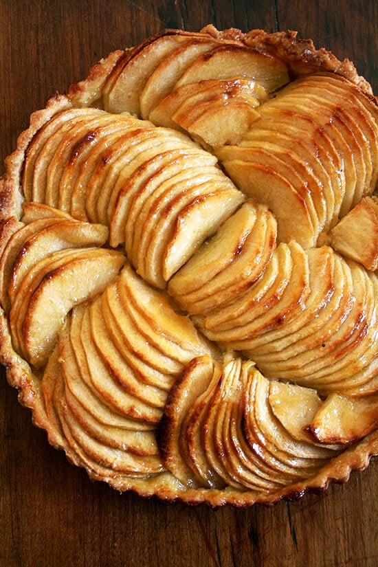 French apple tart, glazed 法国苹果馅饼,釉面。