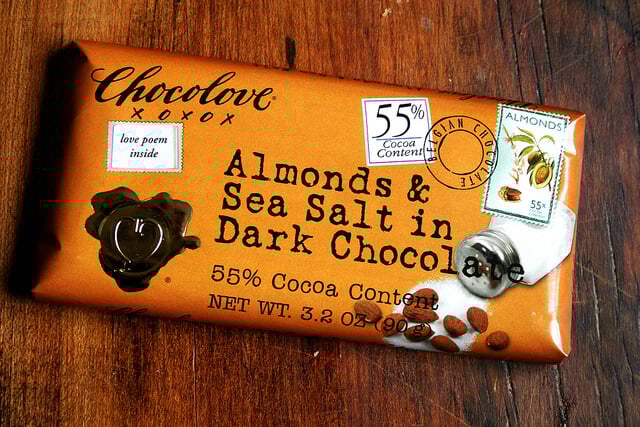 与杏仁和海盐chocolove酒吧