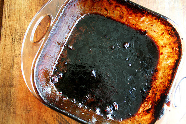 脏、空烹饪锅需要擦洗。