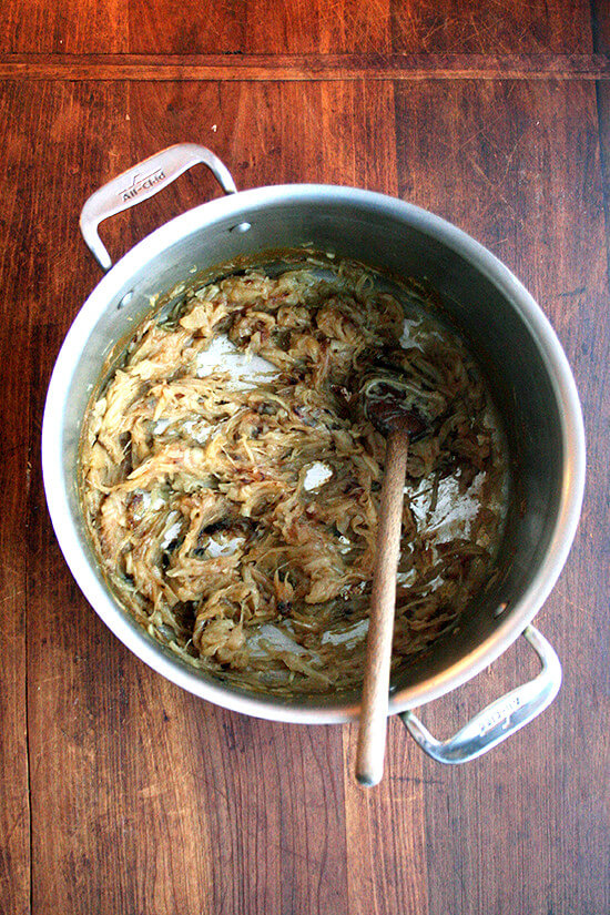 洋葱,3.5小时后慢慢炖的一大罐。