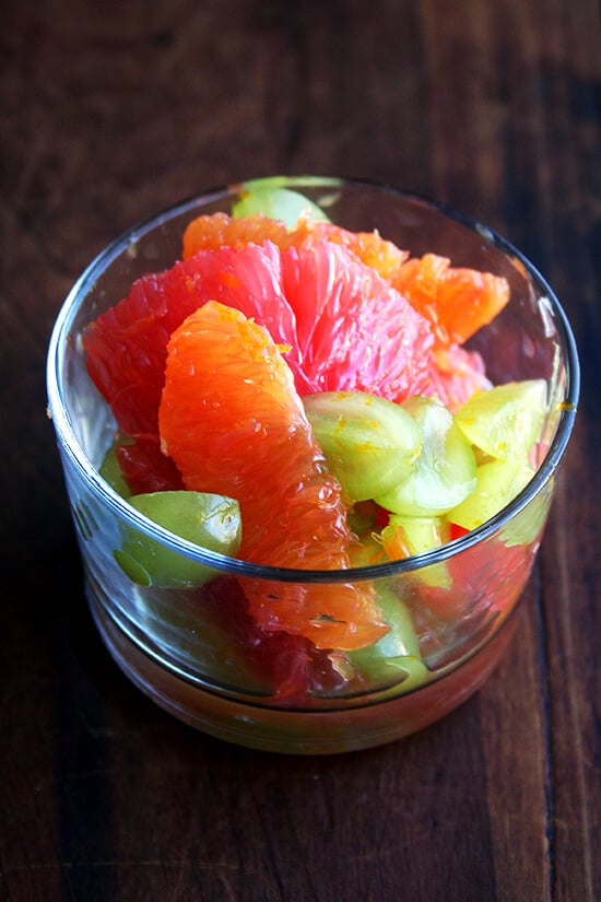 This grape compote mixture of orange, grapefruit and slivered grapes tossed together with citrus sugar and juice is fresh and light and makes an elegant dessert or a nice addition to any breakfast or brunch. And while it's simple in theory to throw together — fruit and sugar are tossed with fresh juice — somehow it takes more time to assemble than you might anticipate. But don't let that deter you. All of the zesting and supreming and slivering are worth every effort. // www.simonrockett.com 这葡萄果盘的橙、葡萄柚和杏仁葡萄扔一起柑橘糖和果汁是新鲜和光线,使一个优雅的甜点或一个不错的除了任何早餐或午餐。虽然在理论上很简单把——水果和糖一起扔新鲜果汁,某种程度上需要更多的时间比你可能预期的组装。但不要让它妨碍你。所有的热情和最高成条值得所有的努力。/ / www.simonrockett.com