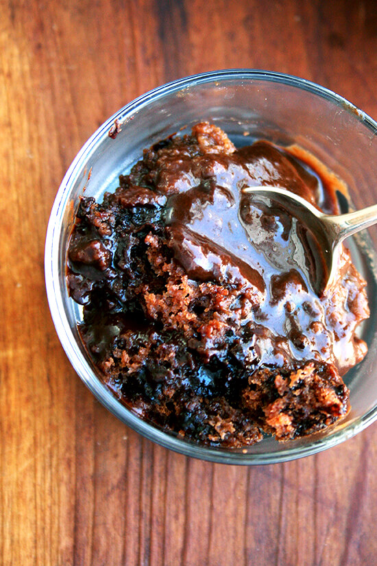 Chocolate Eclipse is a pudding cake that feeds a crowd. In the oven, the pudding layer sinks to the bottom and the cake rises to the top, emerging with a surface dimpled with deep fudgy craters. When inverted into serving bowls, the built-in fudge sauce becomes the topping, and while a scoop of vanilla ice cream would make for an ultimate experience, this pudding cake is utterly delicious on its own. // www.simonrockett.com Eclipse是一个巧克力布丁蛋糕为食的人群。在烤箱,布丁层下沉至底部和蛋糕上升到顶部,新兴与表面带酒窝的深fudgy坑。当倒到碗上,内置的软糖酱成为一流的,虽然一勺香草冰淇淋会让一个终极体验,这完全是美味的布丁蛋糕。/ / www.simonrockett.com