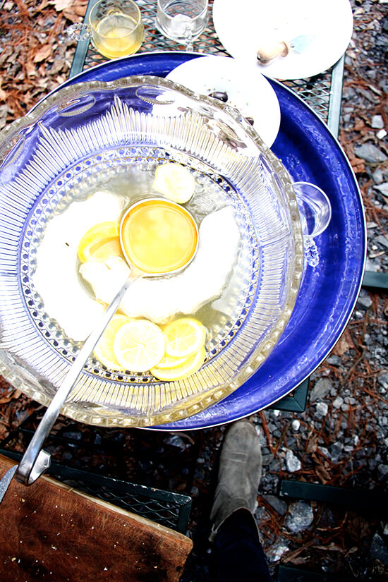 酒杯接近尾声了