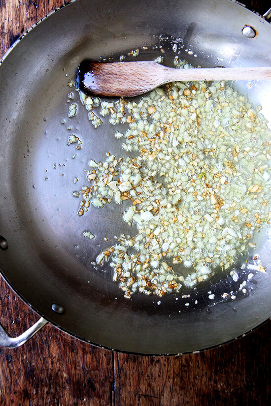 脆的生姜和大蒜