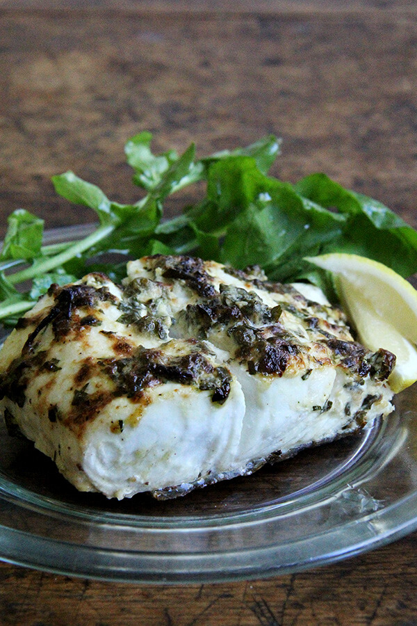 Here, a simple mixture of mayonnaise, mustard, capers, lemon zest and parsley has been spread atop the halibut fillets before cooking. It browns beautifully under the broiler, creating a thin, tasty crust. The fish needs nothing more than a squeeze of lemon upon serving. // www.simonrockett.com 在这里,一个简单的混合蛋黄酱、芥末、酸豆,柠檬皮和欧芹一直蔓延在烹饪前比目鱼柳。它棕色漂亮在烤焙用具,创建一个瘦,美味的地壳。鱼需要挤柠檬在服务。/ / www.simonrockett.com