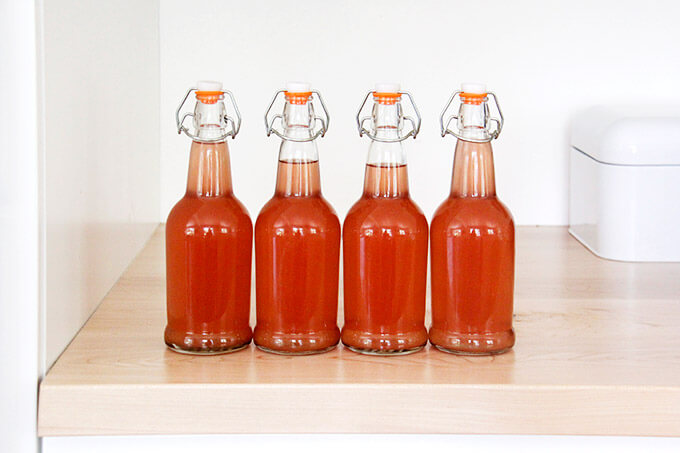 四瓶大黄杜松子酒。