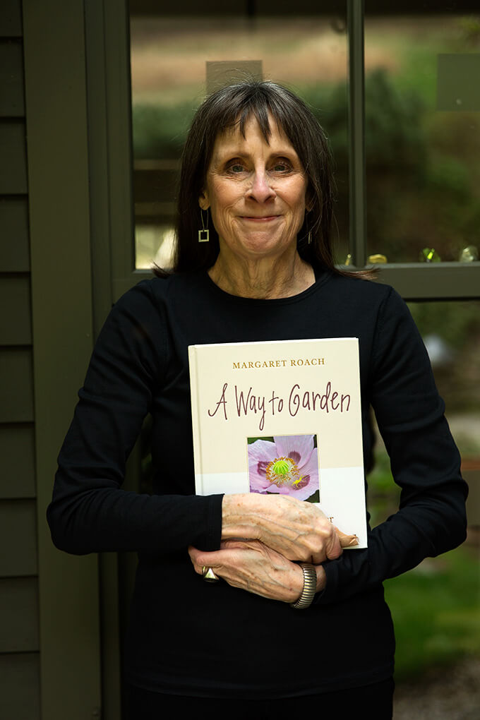 玛格丽特·罗奇拥有她的书,花园的一种方式