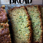 新鲜的烤和西葫芦片面包。