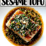 一碗豆腐加麻辣芝麻葱酱，旁边放着辣烤西兰花。