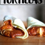 自制豆芝士卷饼配自制玉米饼。