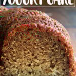 刚出炉的苹果酱酸奶蛋糕。