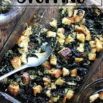 9 x13-inch锅装满羽衣甘蓝和焦糖洋葱馅。