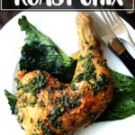 香脆的香草鸡放在平底锅上。