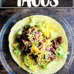 一盘简单的牛肉玉米卷。