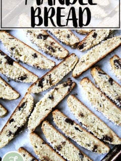 刚烤了曼德尔面包。