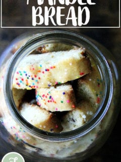 刚烤了曼德尔面包。