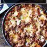 锅里充满了通心粉。