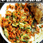 一碗摩洛哥牛油果胡萝卜沙拉。