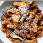 一碗快煲肉酱意大利面。